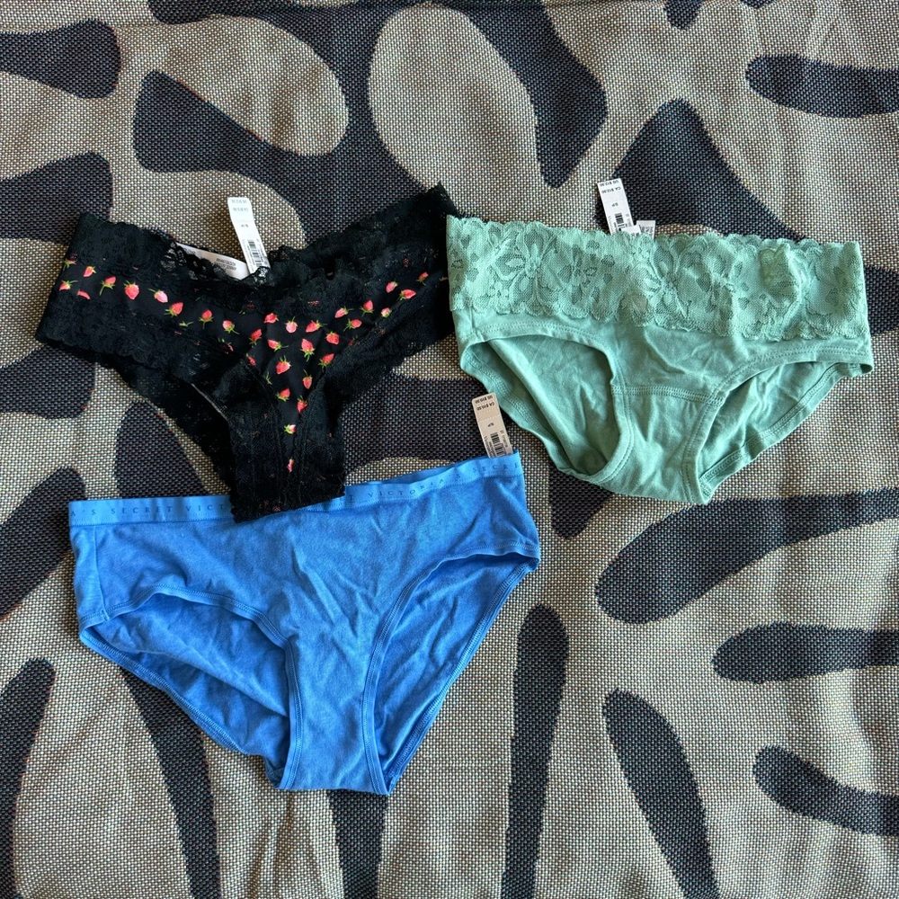 [NWT] 3 pairs Victoria's Secret Hiphugger Panties